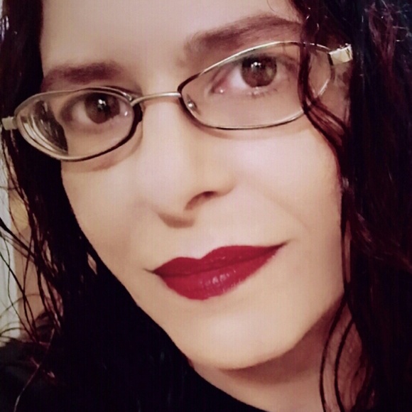 Meet your Posher, Tara - Picture 2 of 2